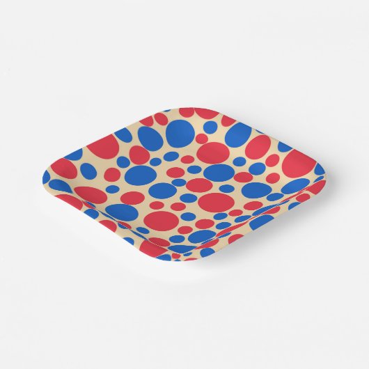 Assiettes En Carton Points Rouge Et Bleu Sur Tan (Angulaire)