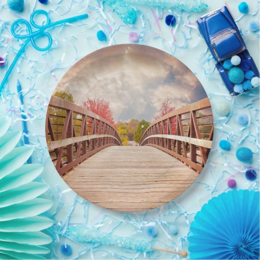 Assiettes En Carton Pont rustique en bois dans le pays (Fête)