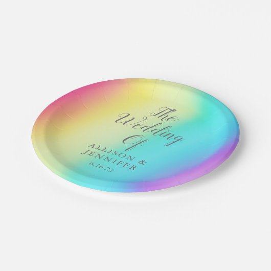 Assiettes En Carton Pretty Rainbow Gradient Personnalisé Mariage LGBTQ (Angle)