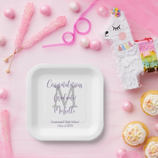Assiettes En Carton Purple Grey Blanc Monogrammé Parti de Graduation (Fête)