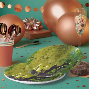 Assiettes En Carton Raisins De Sultana Sur Une Vigne De Raisin,