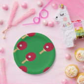 Assiettes En Carton Raquette de ping-pong et boule sur vert (Fête)