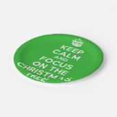 Assiettes En Carton Restez au calme Focus Joyeux arbre de Noël (Angle)