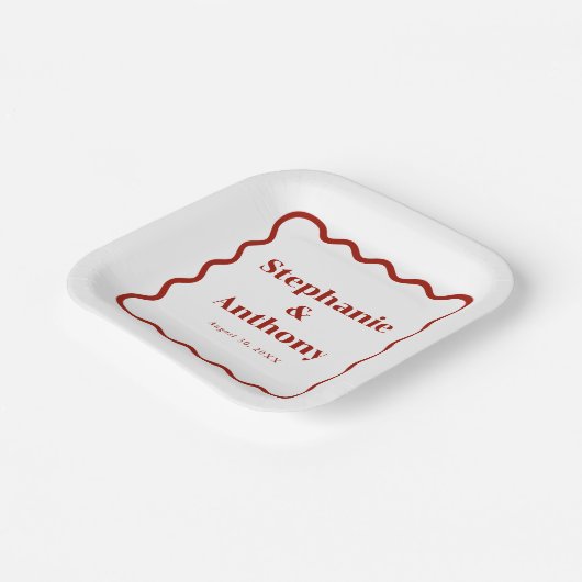 Assiettes En Carton Retro 1950s Wavy Edge Mariage rouge foncé (Angulaire)