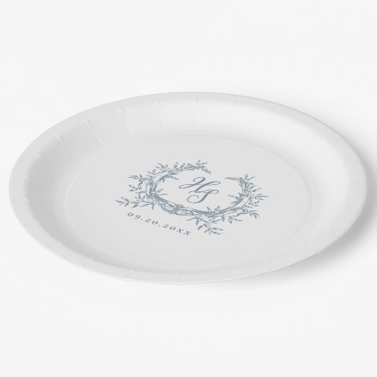 Assiettes En Carton Romantique Dusty Blue Monogram Crest Mariage (Angle)