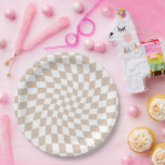 Assiettes En Carton Rose de sable rose pastel  rétro en damier Warboar<br><div class="desc">Parfait coussin design dépoli à damiers aux couleurs pastel,  plein de grandes vibes. Vérificateurs déformés modernes en couleur rose Rose de sable pastel. Ce joli design rétro psychédélique vous emmène au pays des merveilles. Chèques déformés aux couleurs pastel. Twirl et tourbillonner,  tours,  à damiers motif</div>