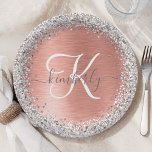 Assiettes En Carton Rose Gold brossé Parties scintillant métallique No<br><div class="desc">Personnalisez facilement ce design chic et branché de plaque en papier avec une jolie parties scintillant brillante en argent sur un arrière - plan métallique brossé en or rose.</div>