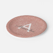 Assiettes En Carton Rose Gold Pailleté et Monogramme Anniversaire Rose (Angle)