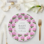 Assiettes En Carton Rose Hydrangea Motif Sweet Baby Girl<br><div class="desc">Détail charmant pour n'importe quel baby shower,  ces plaques de papier peint rose vif sont dotées d'un motif de jolies fleurs d'hydrangée rose et d'un texte facile à personnaliser pour un détail de fête qui a le charme doux d'une maison de campagne.</div>