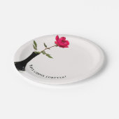Assiettes En Carton rose rouge simple dans le vase noir (Angle)