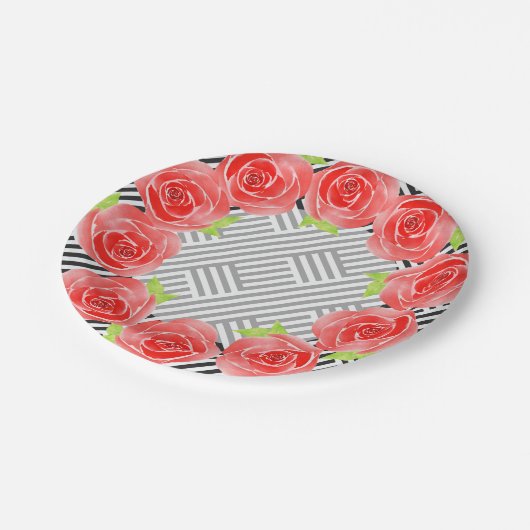 Assiettes En Carton Roses sur les rayures noires et blanches (Angle)