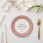Assiettes En Carton Rouge rustique En vichy moderne Noël<br><div class="desc">Plaques de papier de Noël rustique avec un design élégant,  le salut modifiable "Joyeux Noël" avec votre nom de famille et l'année sur un style vintage en vichy motif.</div>