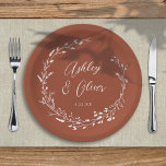 Assiettes En Carton Rustique Boho Terracotta Fleur sauvage Floral Mari<br><div class="desc">Cette élégante plaque en papier de mariage dispose d'un bel arrière - plan en terre cuite avec une couronne fleur sauvage dessinée à la main et une élégante typographie en blanc. C'est un design parfait pour un mariage rustique mais élégant et coordonne avec notre collection Rustic Fleur sauvage... Voir la...</div>