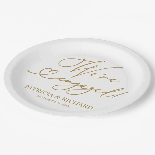 Assiettes En Carton Script Gold mignon Nous sommes Engaged Engagement  (Angle)