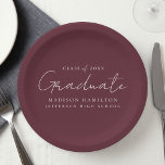 Assiettes En Carton Script manuscrit moderne Maroon Graduation<br><div class="desc">Élevez votre décor de fête de remise de diplômes avec nos assiettes de finition élégantes! Dotés d'un chic script blanc manuscrit et d'un arrière - plan marron, ces plaques en papier ajoutent une touche de sophistication à votre célébration. Personnalisez-les avec le nom du diplômé, l'année de diplôme et le nom...</div>