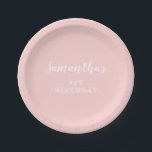 Assiettes En Carton Script Pastel Pink 1er anniversaire<br><div class="desc">Un arrière - plan rose simple avec un 1er anniversaire dans un script sophistiqué.</div>