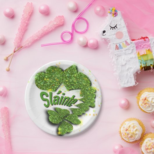 Assiettes En Carton Shamrocks verts | Coeurs étincelants Shainte (Fête)