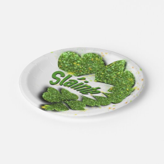 Assiettes En Carton Shamrocks verts | Coeurs étincelants Shainte (Angle)