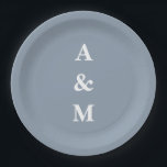 Assiettes En Carton Simple Monogramme Initial Bleu Poussiéreux Élégant<br><div class="desc">Conçu avec un modèle de texte pour les initiales monogrammées que vous pouvez personnaliser ! Vous pouvez également changer la couleur de fond comme vous le souhaitez.</div>