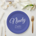 Assiettes En Carton Simply Modern Script Lavender 90th Birthday Party<br><div class="desc">Simply Modern Script Lavender 90th Birthday Party Special unique élégant Lavender anniversaire Plaques de papier spécialement conçu pour vos amis qui tournent le merveilleux jalon de 90! Ces Plaques personnalisées ajoutent une touche parfaite aux paramètres de table de votre fête d'anniversaire. Planifiez votre fête avec plus de fournitures de fête...</div>