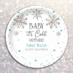 Assiettes En Carton Snowflakes Baby il fait froid dehors baby shower<br><div class="desc">Aquarelle Whimsical Snowflakes Baby il fait froid en dehors du thème du Baby shower d'hiver. Facile à personnaliser.</div>