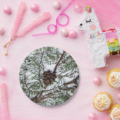 Assiettes En Carton Snowy Pine Cône II hiver Photographie de la nature (Fête)