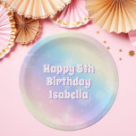 Assiettes En Carton Soirée Anniversaire de enfant Cute Pastel Rainbow<br><div class="desc">Célébrez l'anniversaire de votre petite fille avec ces jolies plaques de papier pétillantes à arc-en-ciel pastel qui présentent de belles lettres blanches à l'ombre violette pour le nom de votre enfant. Ce décor magique illustre l'enchantement de l'enfance.</div>