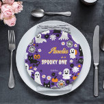 Assiettes En Carton Sppoky un anniversaire d'Halloween marguerites rét<br><div class="desc">Éffrayant une fête d'anniversaire d'Halloween marguerites super style rétro plaques de papier personnalisées d'Halloween fête d'anniversaire vaisselle,  Jack-o-lanternes mignonnes,  fantômes,  chat noir,  toiles d'araignée orange blanc noir violet couleurs</div>