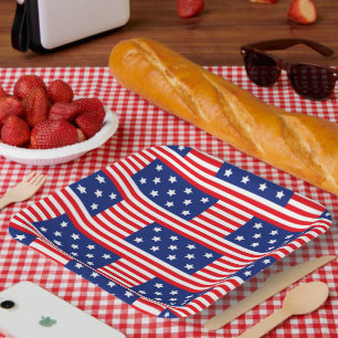 ASSIETTES EN CARTON STARS ET STRIPES BLEUS BLANCS ROUGES PATRIOTIQUES