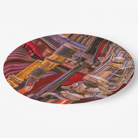 Assiettes En Carton Sur L'Ancien Camion À Feu (Angle)