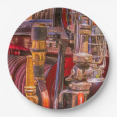 Assiettes En Carton Sur L'Ancien Camion À Feu (Devant)