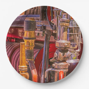 Assiettes En Carton Sur L'Ancien Camion À Feu