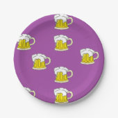 Assiettes En Carton Tasse à bière mousseuse sur violet (Devant)