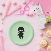 Assiettes En Carton Tiny Ninja Holding Throwing Star sur Green (Fête)