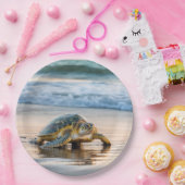 Assiettes En Carton Tortue Marchant Sur Le Sable De Plage Humide (Fête)
