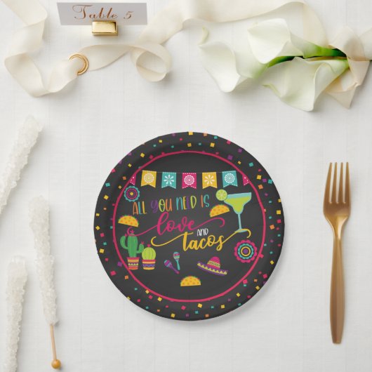 Assiettes En Carton Tout ce dont vous avez besoin est Love et Tacos Pl (Mariage)