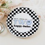 Assiettes En Carton TRAVIS Blue Deux heureux mecs sourient visage anni<br><div class="desc">Cette plaque de papier de premier anniversaire de l'homme heureux comporte une police rétro amusante et un visage souriant bleu avec un arrière - plan à damiers. Cette assiette est parfaite pour votre petit homme pour fêter son premier grand anniversaire ! Associez-vous à tout ce qui se trouve dans la...</div>