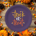 Assiettes En Carton Tricoter ou traiter l'Halloween du maïs bonbon<br><div class="desc">Trick or Treat Candy Corn Halloween Plaques en papier présente des modèles amusants de brosse et de mignonnes illustrations de maïs bonbons.</div>