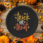 Assiettes En Carton Tricoter ou traiter l'Halloween du maïs bonbon<br><div class="desc">Trick or Treat Candy Corn Halloween Plaques en papier présente des modèles amusants de brosse et de mignonnes illustrations de maïs bonbons.</div>