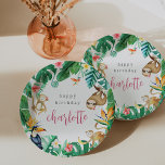 Assiettes En Carton Tropical Jungle Animaux Anniversaires de enfants<br><div class="desc">Préparez la scène pour la fête d'anniversaire estivale dans la jungle tropicale de votre enfant avec ces plaques personnalisées colorées en papier. Le design chic de l'île est orné de feuilles monstères et d'aquarelle verte avec des singes, un paresseux, un colibri et un perroquet. Des touches florales tropicales colorées complètent...</div>