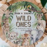 Assiettes En Carton Twins Blue wild one jungle animaux 1er anniversair<br><div class="desc">Célébrez l'esprit sauvage et aventureux de vos jumeaux avec cette "Wild One Safari Animals Jungle Boy 1st Birthday Paper Plates", conçue pour ajouter une explosion de joie et de couleur à leur première fête d'anniversaire. Chaque assiette est artistiquement ornée de mignons animaux de safari aquarelle, dont une girafe, un lion,...</div>