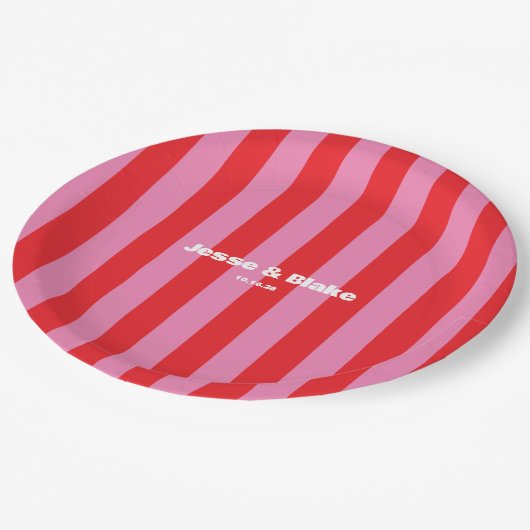 Assiettes En Carton Typographie audacieuse, mariage rose et rouge (Angle)