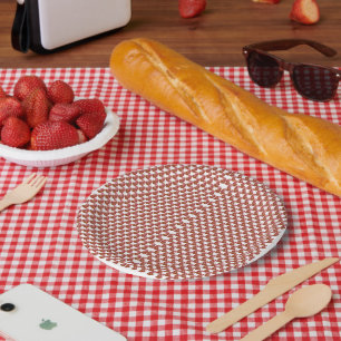 Assiettes En Carton Un bout de papier d'emballage enroulé avec un fest