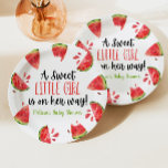 Assiettes En Carton Un doux Baby shower de pastèque pour petite fille<br><div class="desc">C'est une Petite Petite Fille Douce Baby shower plaques de papier Watermelon! Le design se compose d'un thème pastèque vert et rose.</div>
