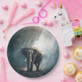 Assiettes En Carton Un éléphant asiatique dans un défrichement éclairé (Fête)