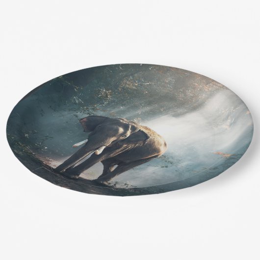 Assiettes En Carton Un éléphant asiatique dans un défrichement éclairé (Angle)