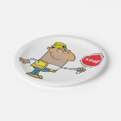 Assiettes En Carton Un Homme Avec Un Signe Stop (Angle)