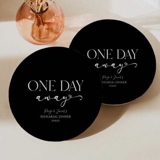 Assiettes En Carton Un Jour De Dîner De Répétition De Mariages Minimal
