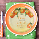 Assiettes En Carton Un petit Baby shower d'aquarelle Citrus Cutie<br><div class="desc">Présentant notre Baby shower d'aquarelle "A Little Cutie Is On The Way", un délicieux mélange de charme et de fraîcheur d'agrumes. L'avant présente un sangle d'agrumes orange vif ornant gracieusement le dessus, tandis qu'une tranche fantaisiste d'agrumes orange ajoute une touche de douceur dans le coin inférieur droit. L'arrière - plan...</div>