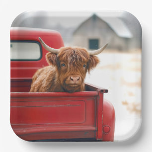 Assiettes En Carton Vache des Highlands dans un camion rétro rouge